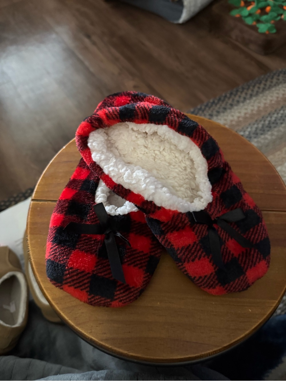 Cozy Red Plaid Sherpa-Lined womens Slippers
